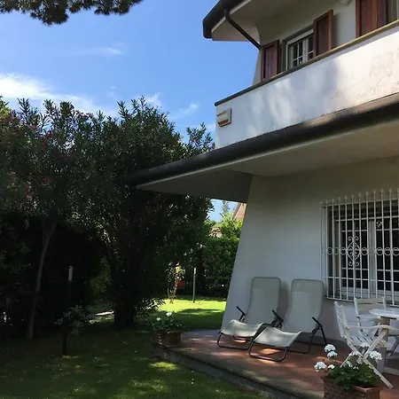 Holiday Home Villetta Cinquale Prázdninový dům