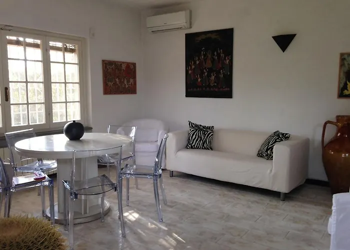Holiday Home Villetta Cinquale Ferienhaus
